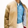 Bestickte Varsity-Jacke aus Wildleder
