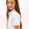 Besticktes Kinder-Hemdkleid mit Lochstickerei