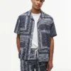 Camp-Hemd mit klassischer Passform und Bandana-Patchwork Camp-Hemd mit klassischer Passform und Bandana-Patchwork