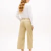 Chino mit Gürtel und weitem Bein Chino mit Gürtel und weitem Bein