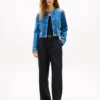 Damenjacke aus Denim mit mittlerer Waschung Damenjacke aus Denim mit mittlerer Waschung