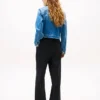 Damenjacke aus Denim mit mittlerer Waschung Damenjacke aus Denim mit mittlerer Waschung