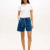 Denim-Shorts mit Gürtel und hoher Leibhöhe Denim-Shorts mit Gürtel und hoher Leibhöhe
