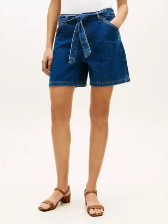 Denim-Shorts mit Gürtel und hoher Leibhöhe