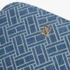 Denim-Umhängetasche mit durchgehendem Flaggenprint Denim-Umhängetasche mit durchgehendem Flaggenprint