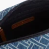 Denim-Umhängetasche mit durchgehendem Flaggenprint Denim-Umhängetasche mit durchgehendem Flaggenprint