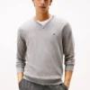 Einfarbiger Pullover mit V-Ausschnitt und Logo Einfarbiger Pullover mit V-Ausschnitt und Logo