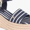 Espadrille mit Keilabsatz und bretonischen Streifen Espadrille mit Keilabsatz und bretonischen Streifen