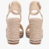 Espadrille-Sandale mit Keilabsatz aus Raffia