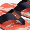 Flip-Flops mit Blumenmuster Flip-Flops mit Blumenmuster