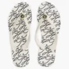 Flip-Flops mit Metallbeschlägen und TH-Schriftzug