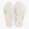 Flip-Flops mit Monogramm-Metallbeschlägen Flip-Flops mit Monogramm-Metallbeschlägen