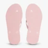 Flip-Flops mit Monogramm-Metallbeschlägen