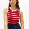 Gestreifte Strickweste mit Zopfmuster Gestreifte Strickweste mit Zopfmuster