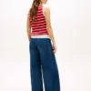 Gestreifte Strickweste mit Zopfmuster Gestreifte Strickweste mit Zopfmuster