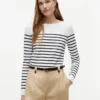Gestreifter Pullover mit U-Boot-Ausschnitt