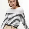 Gestreifter Pullover mit U-Boot-Ausschnitt