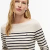 Gestreifter Pullover mit U-Boot-Ausschnitt