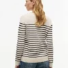 Gestreifter Pullover mit U-Boot-Ausschnitt
