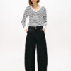 Gestreifter Pullover mit V-Ausschnitt