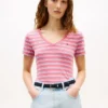 Gestreiftes „Favorite“-T-Shirt mit V-Ausschnitt Gestreiftes „Favorite“-T-Shirt mit V-Ausschnitt