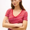 Gestreiftes „Favorite“-T-Shirt mit V-Ausschnitt Gestreiftes „Favorite“-T-Shirt mit V-Ausschnitt