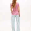 Gestreiftes „Favorite“-T-Shirt mit V-Ausschnitt Gestreiftes „Favorite“-T-Shirt mit V-Ausschnitt