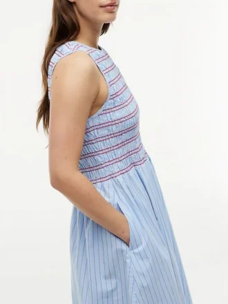Gestreiftes, gerafftes Midi-Kleid aus Popeline