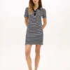 Gestreiftes Interlock-Polokleid mit goldenen Knöpfen Gestreiftes Interlock-Polokleid mit goldenen Knöpfen