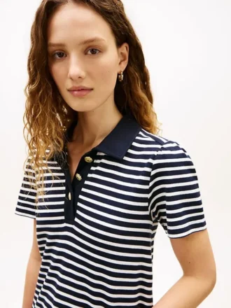 Gestreiftes Interlock-Polokleid mit goldenen Knöpfen