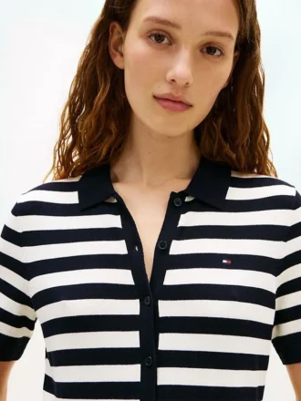 Gestreiftes, leichtes Polo-Strickkleid