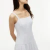Gestreiftes Midi-Kleid aus Leinenmischung mit Stufenschnitt Gestreiftes Midi-Kleid aus Leinenmischung mit Stufenschnitt