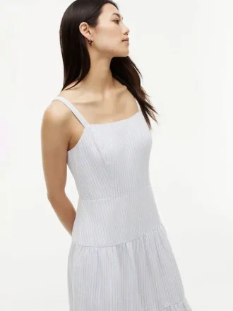 Gestreiftes Midi-Kleid aus Leinenmischung mit Stufenschnitt