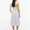 Gestreiftes Midi-Kleid aus Leinenmischung mit Stufenschnitt Gestreiftes Midi-Kleid aus Leinenmischung mit Stufenschnitt