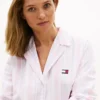 Gestreiftes Popeline-Nachthemd Gestreiftes Popeline-Nachthemd