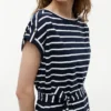 Gestreiftes Stretch-Baumwollkleid mit Gürtel Gestreiftes Stretch-Baumwollkleid mit Gürtel