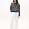 Gestreiftes Sweatshirt mit U-Boot-Ausschnitt und goldfarbenen Knöpfen Gestreiftes Sweatshirt mit U-Boot-Ausschnitt und goldfarbenen Knöpfen