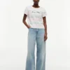Gestreiftes T-Shirt mit gesticktem Schriftzug-Logo Gestreiftes T-Shirt mit gesticktem Schriftzug-Logo