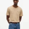 Gestreiftes T-Shirt mit Tasche Gestreiftes T-Shirt mit Tasche