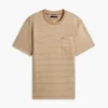 Gestreiftes T-Shirt mit Tasche Gestreiftes T-Shirt mit Tasche