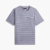 Gestreiftes T-Shirt mit Tasche Gestreiftes T-Shirt mit Tasche