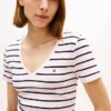 Gestreiftes V-Ausschnitt-T-Shirt „Favorite“ Gestreiftes V-Ausschnitt-T-Shirt „Favorite“