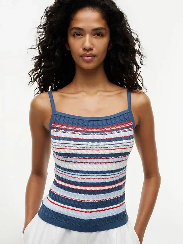 Gestricktes Tanktop mit Zopfmuster Gestricktes Tanktop mit Zopfmuster