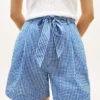 Gingham-Seersucker-Shorts mit Gürtel Gingham-Seersucker-Shorts mit Gürtel