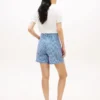 Gingham-Seersucker-Shorts mit Gürtel Gingham-Seersucker-Shorts mit Gürtel
