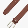 Gürtel aus genarbtem Leder mit quadratischer Schnalle Gürtel aus genarbtem Leder mit quadratischer Schnalle