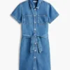 Gürtel-Shirtkleid aus mittelgewaschenem Denim Gürtel-Shirtkleid aus mittelgewaschenem Denim