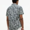 Hemd mit Palmblatt-Print und Papier-Touch Hemd mit Palmblatt-Print und Papier-Touch