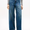 Hoch taillierte Jeans mit weitem Bein Hoch taillierte Jeans mit weitem Bein