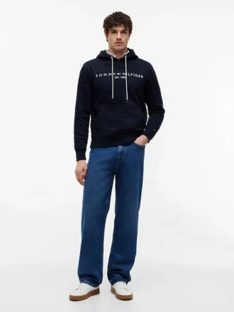 hoodie mit gesticktem tommy logo 2 8 330x440 - Hoodie mit gesticktem Tommy-Logo